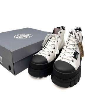 Palladium Size 9 White/Black Lug Sole Lace-Up NEW W/ BOX!! Shoes Boots